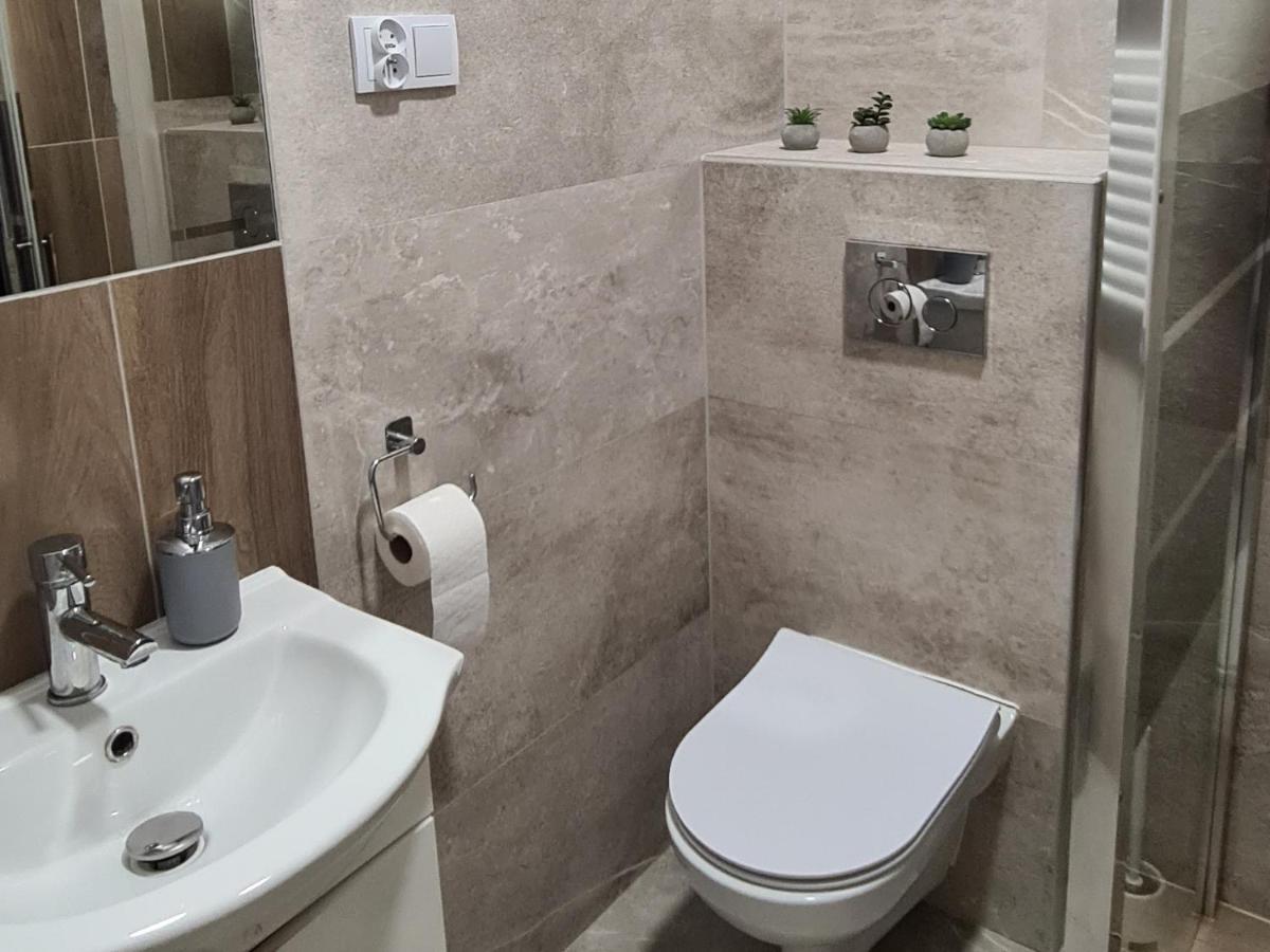 Apartment Na Zamkowej Kraków Exteriör bild